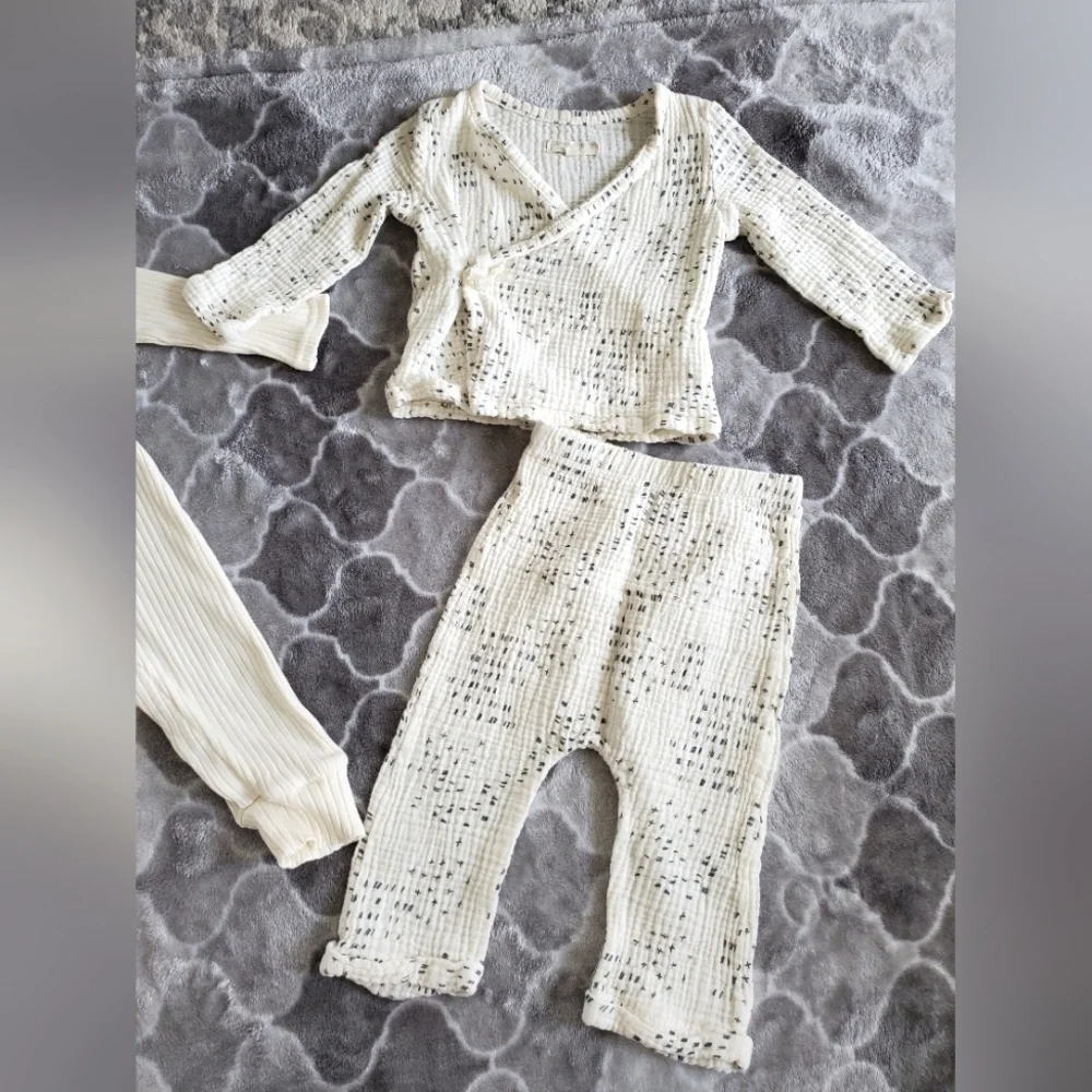 Grayson Collection Baby Outfit Set Of 2 Size 6-9M